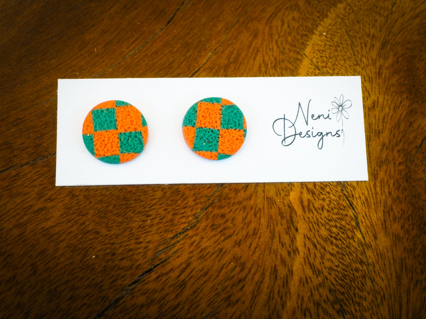 green and orange checker round stud
