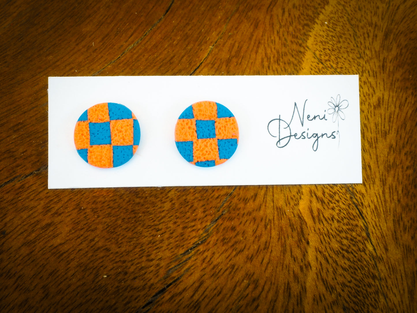 blue and orange checker round stud
