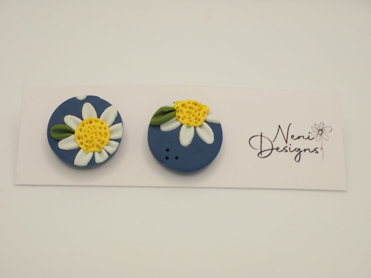 textured studs (daisies)