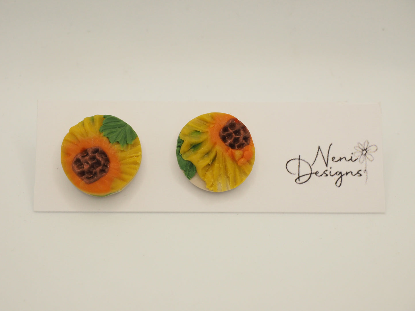 textured studs (sunflower)