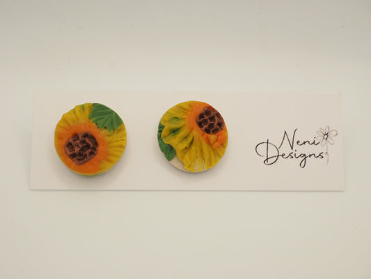 textured studs (sunflower)