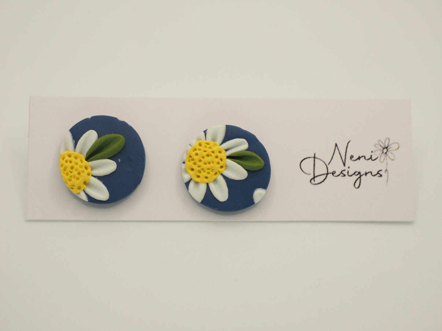 textured studs (daisies)