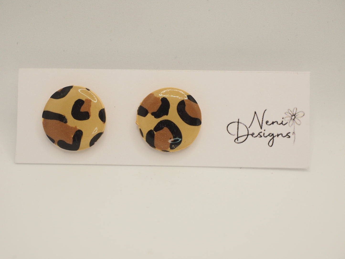 studs (leopard print)