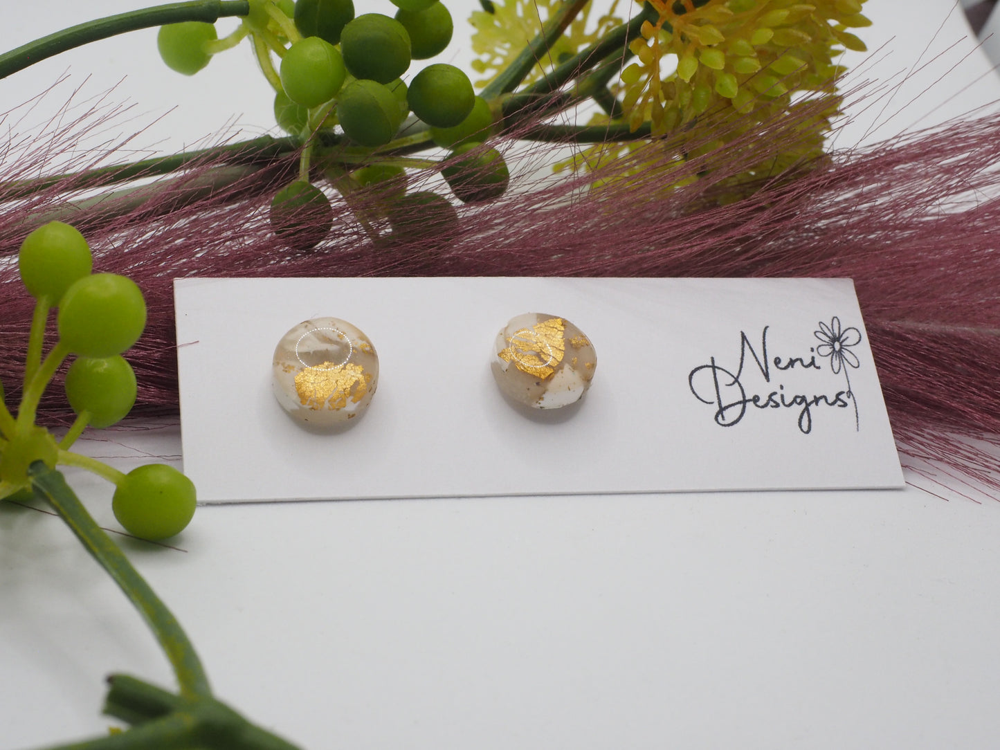 round mini stud (white and gold translucent)