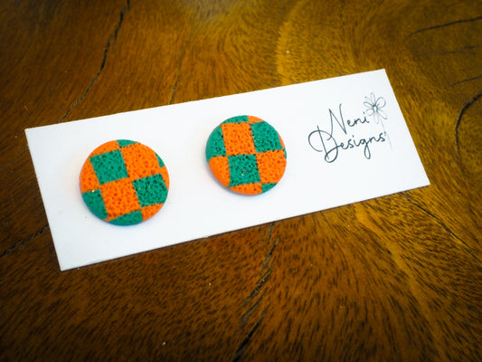 green and orange checker round stud