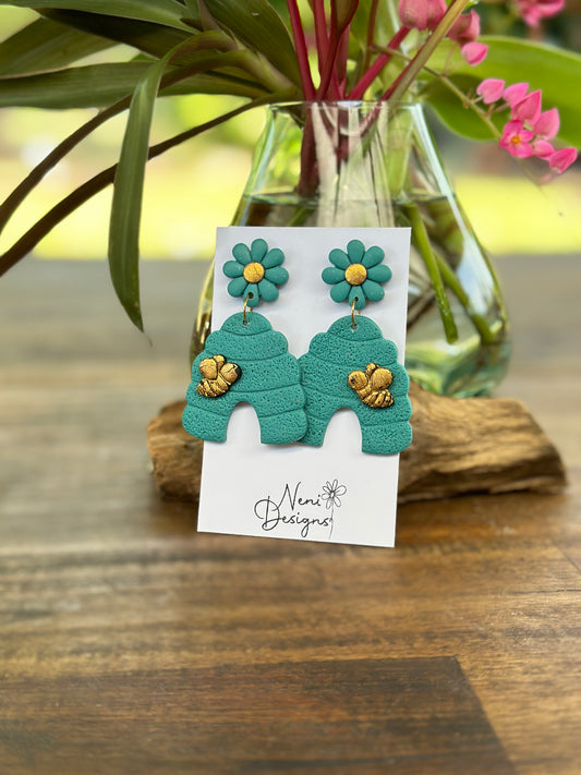 'buzzy beehive' aqua and gold