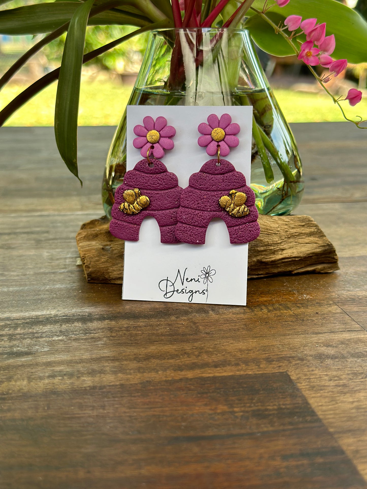 'buzzy beehive' purple and gold