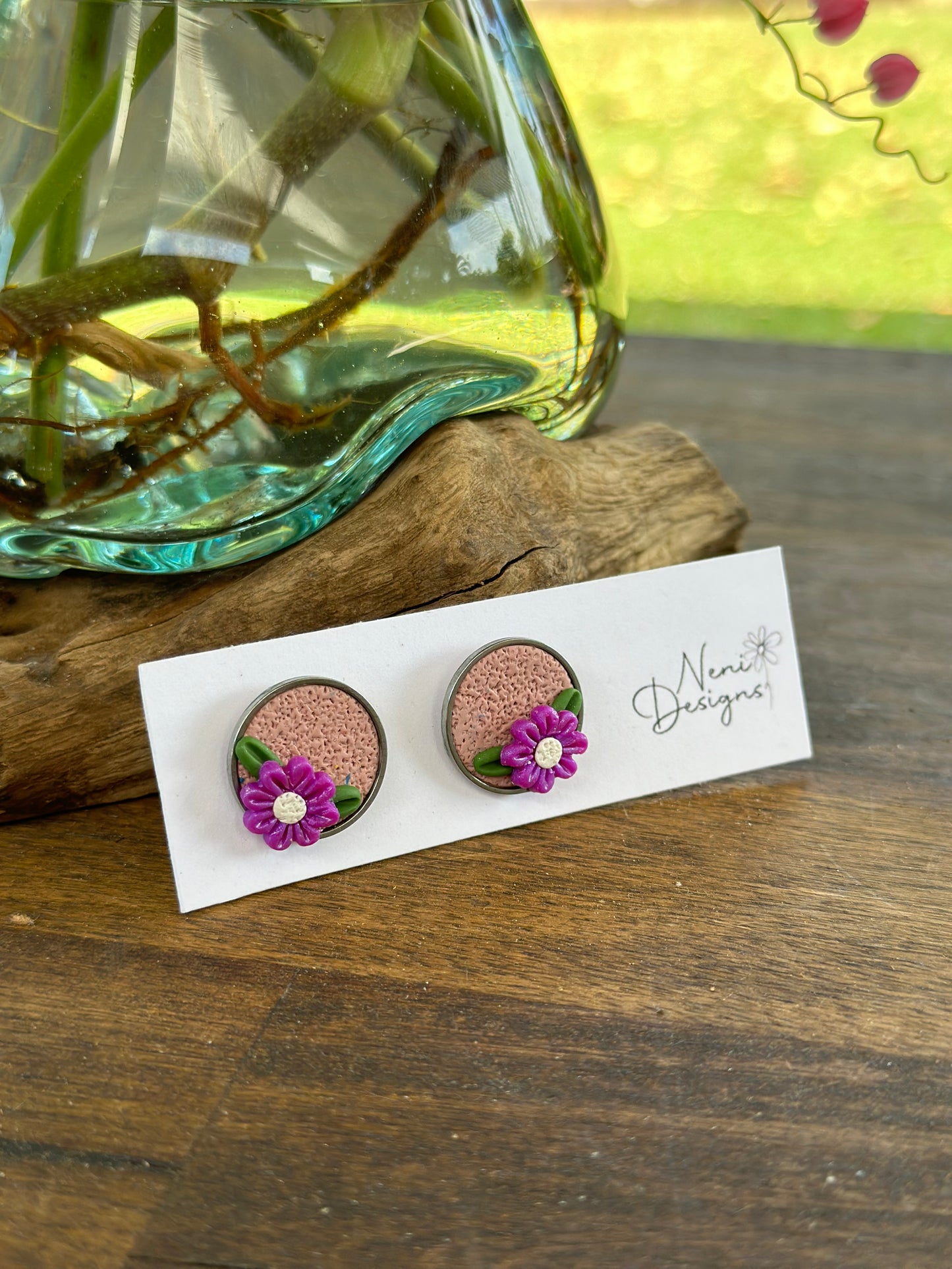 floral stud with silver bezel - beige