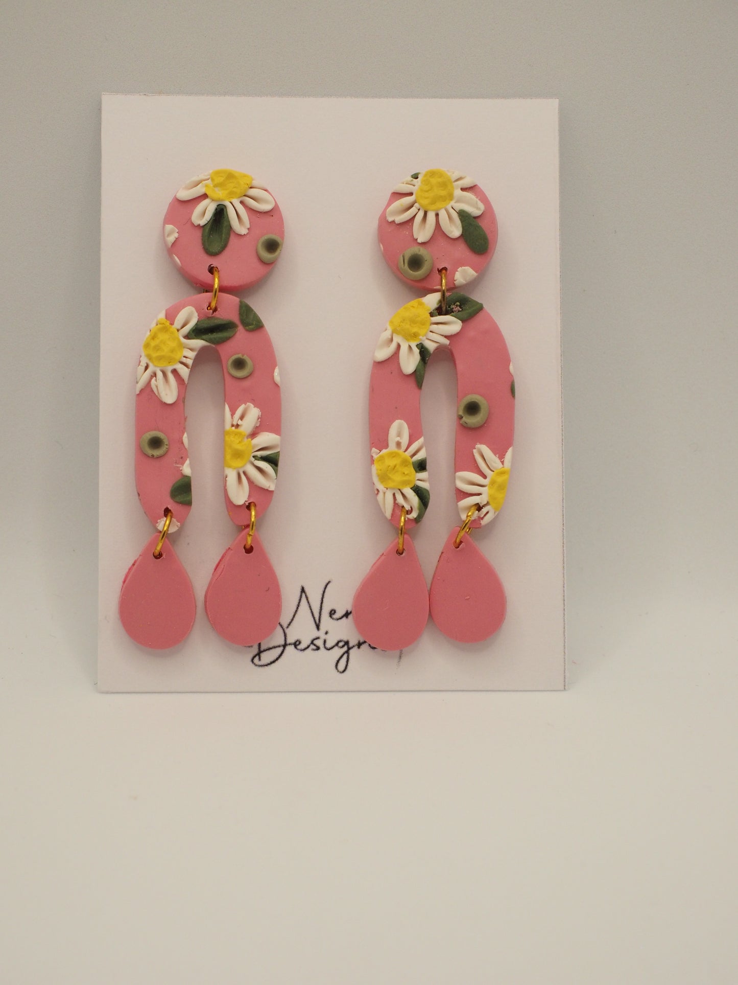 'essie' (pink with daisies)