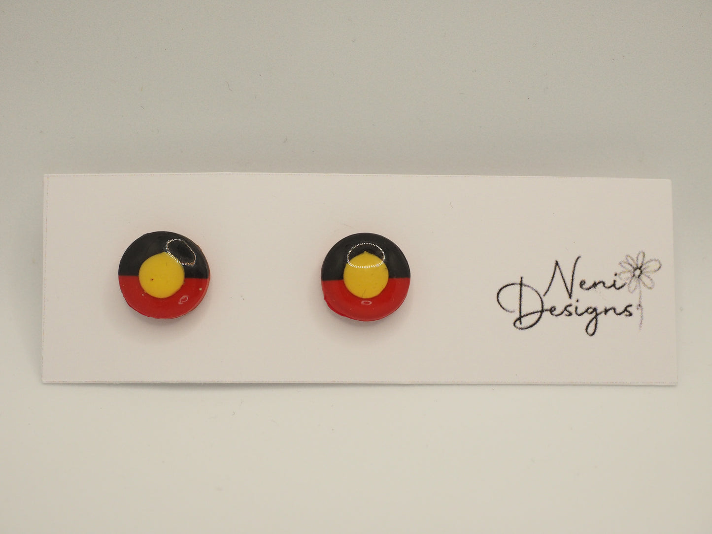 mini round stud (aboriginal flag)