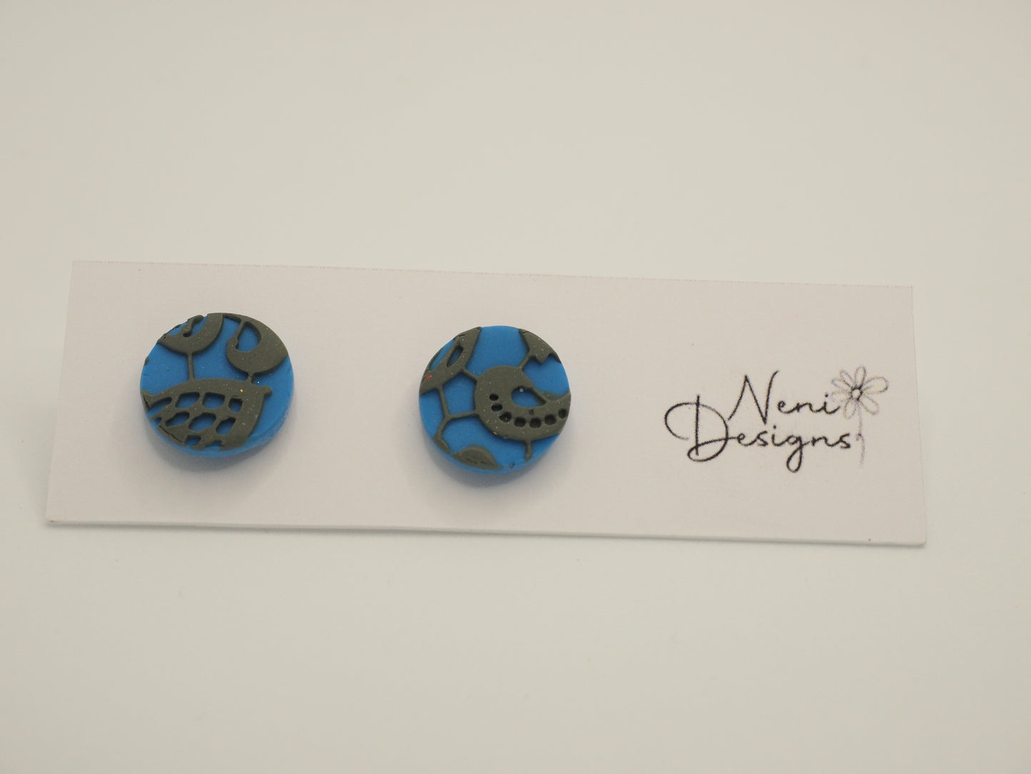 small round stud (blue with grey lace)