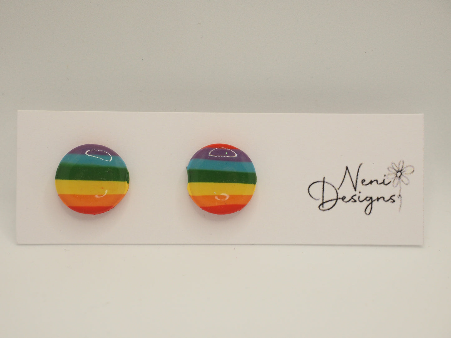 small round stud (rainbow)