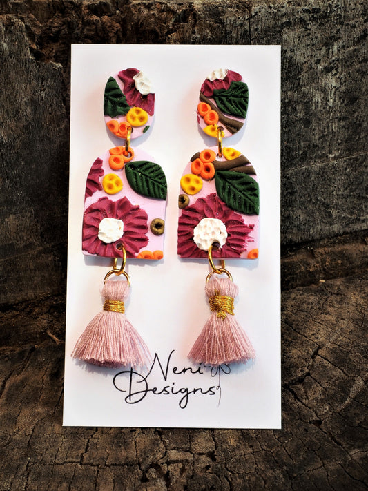 'maya' with tassels (pink flowers)