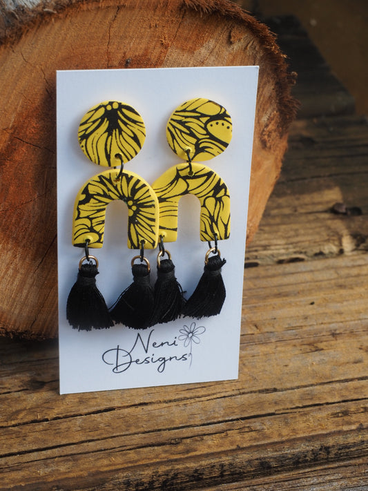 'joan' with tassels (yellow and black)
