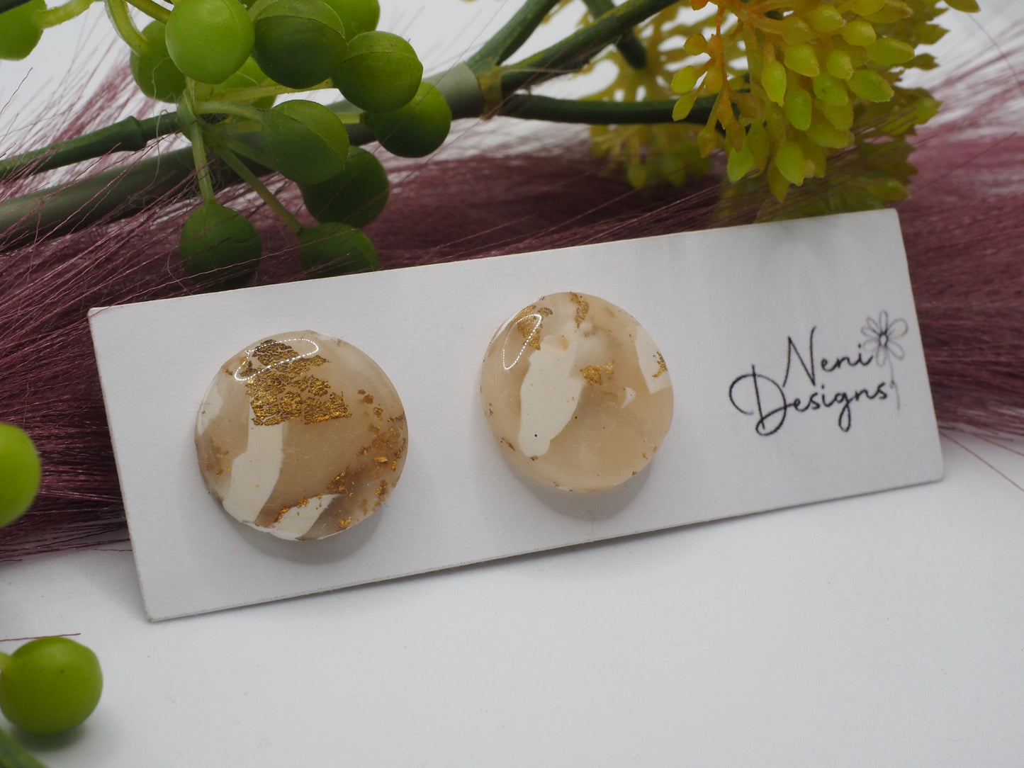 studs (white translucent)