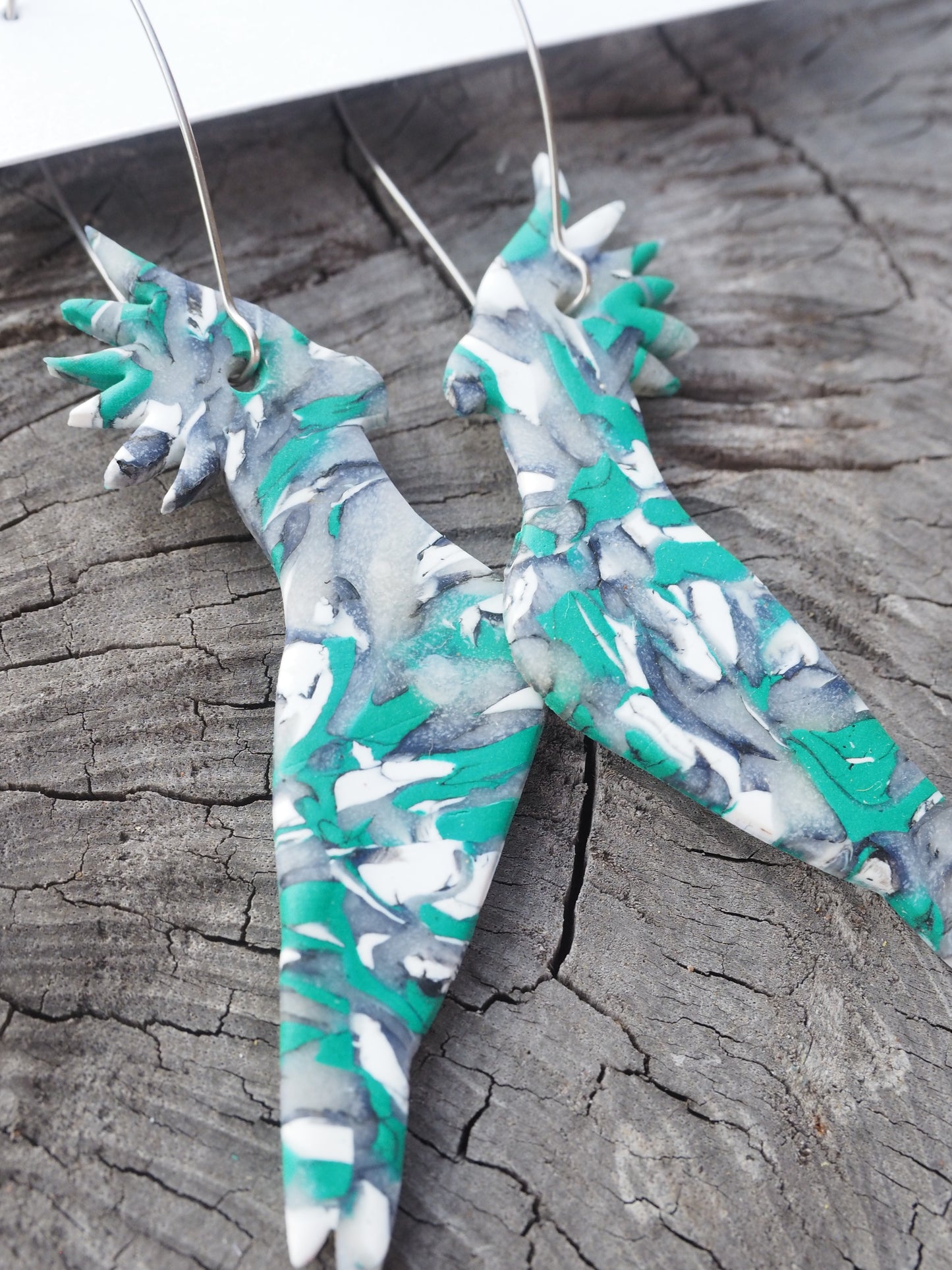 'cockatoo' (green and white translucent)