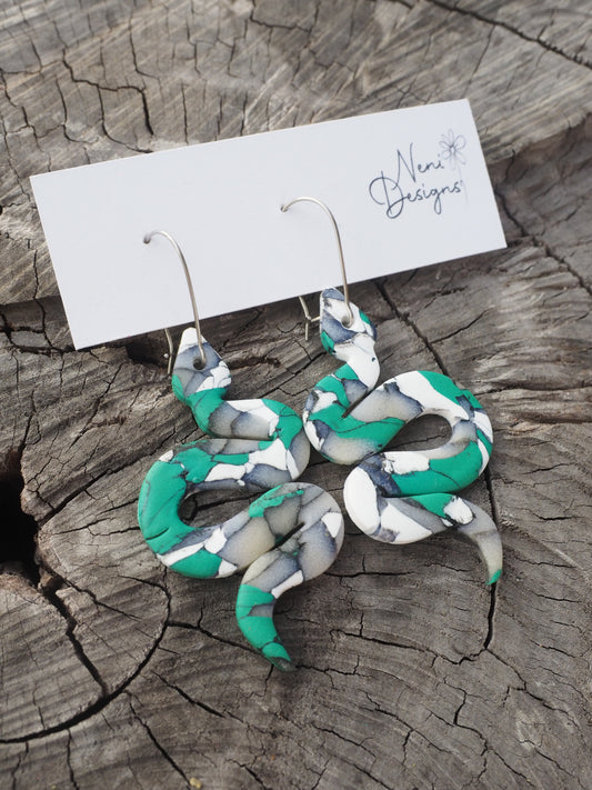 'medusa' (green and white translucent)
