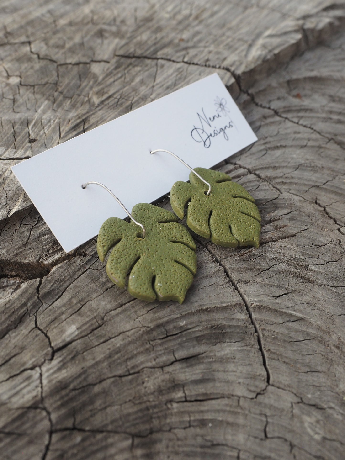 'monstera' (olive green)